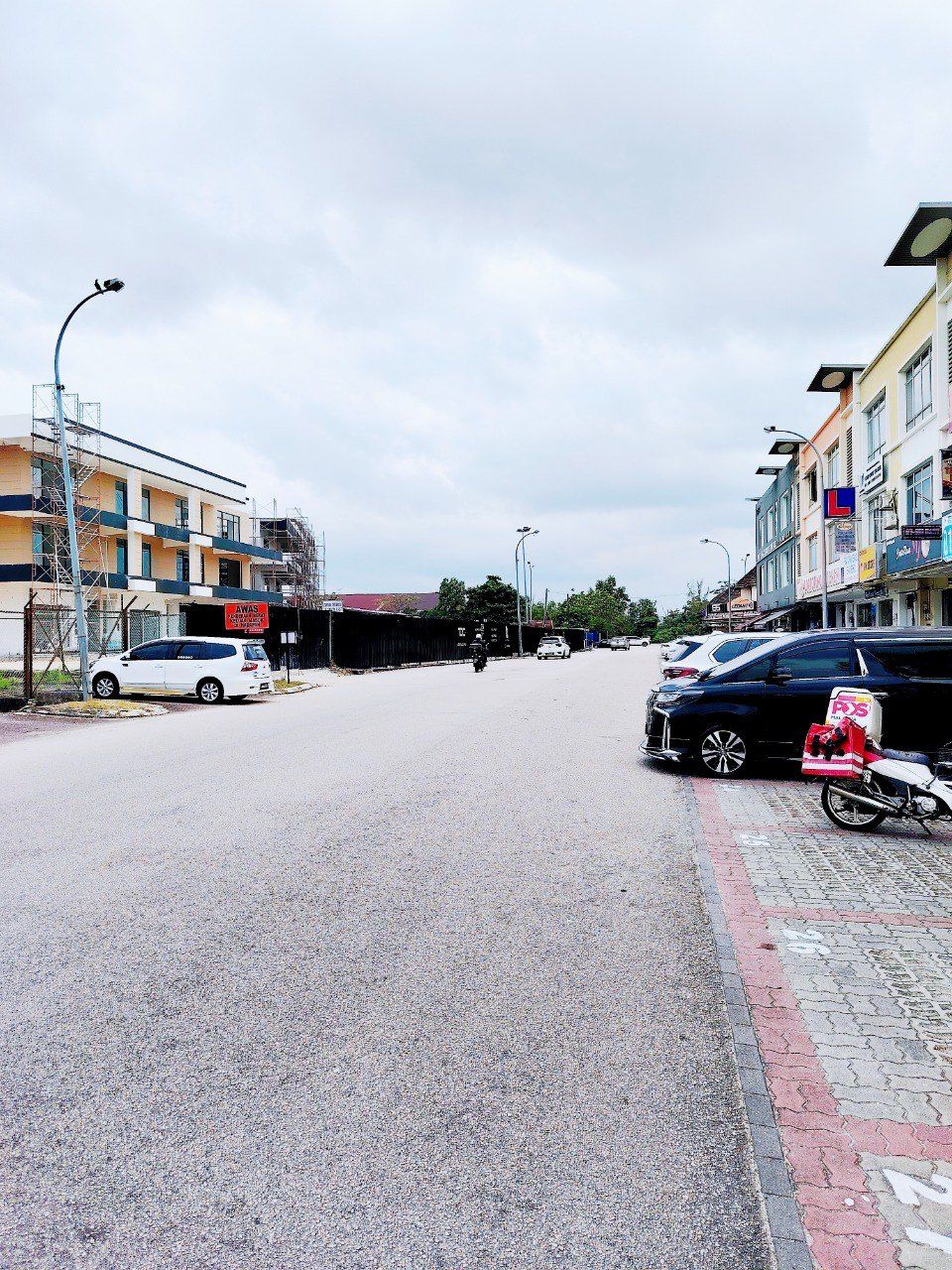 3 Storey Shop Lot @ Jalan Sagu 18, Taman Daya